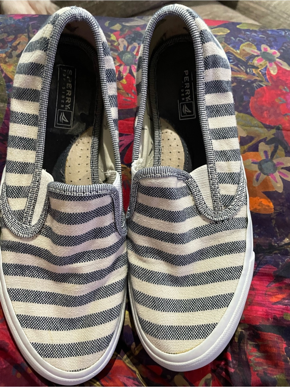 Sperry Seaside Briton Size 6 Navy and White Striped Slip-On Shoes